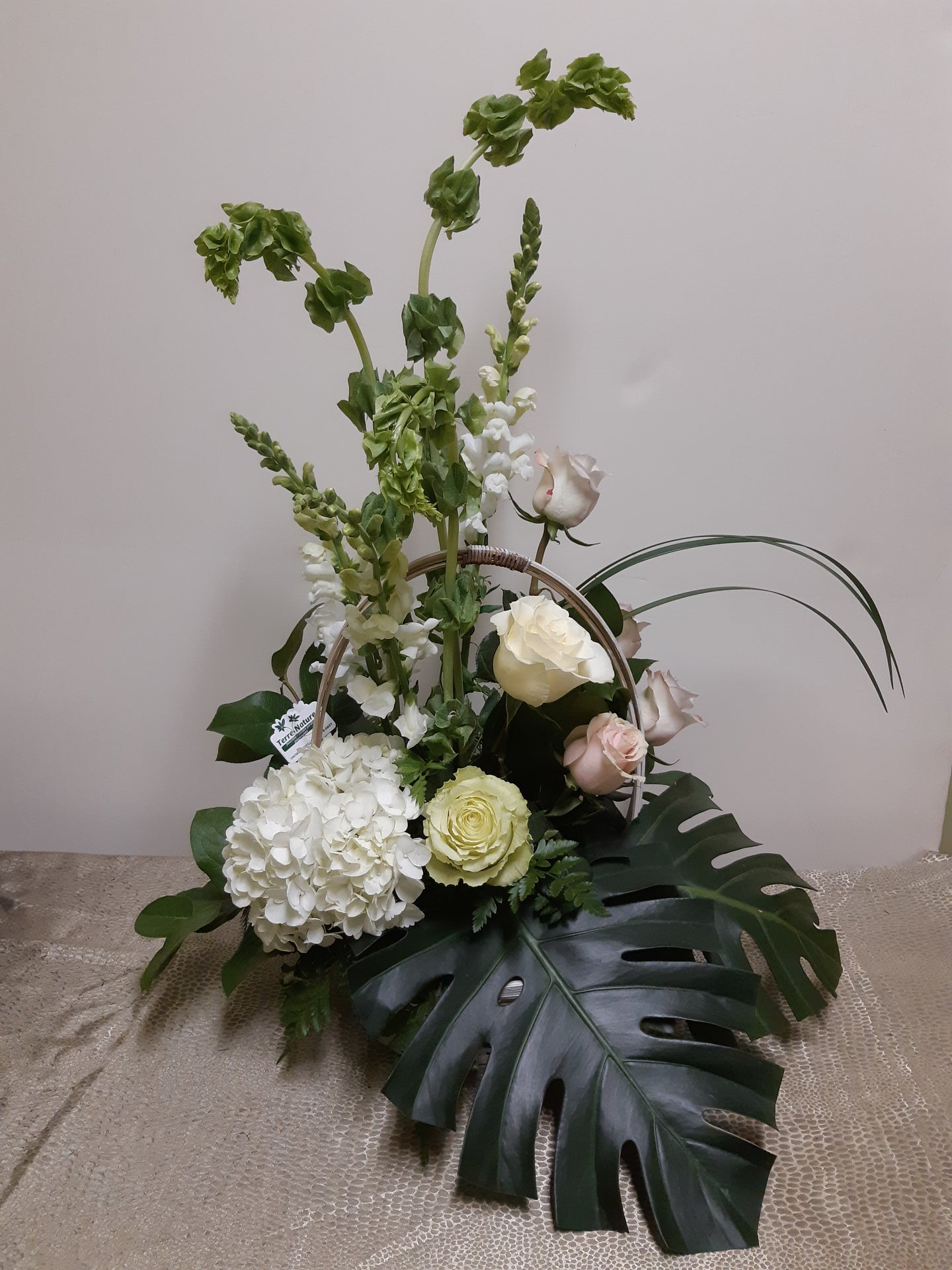 Bouquet avec Hydrangées, Roses et Mufliers