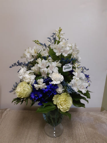 Bouquet avec Alstroemerias et Roses dans les tons de blanc
