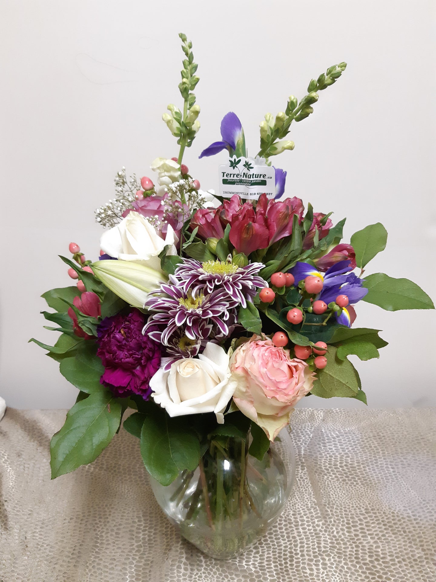 Bouquet avec Roses, Iris et Marguerites
