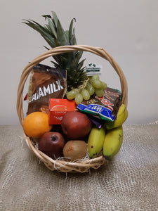 Panier Gourmand rempli de fruits et de chocolat