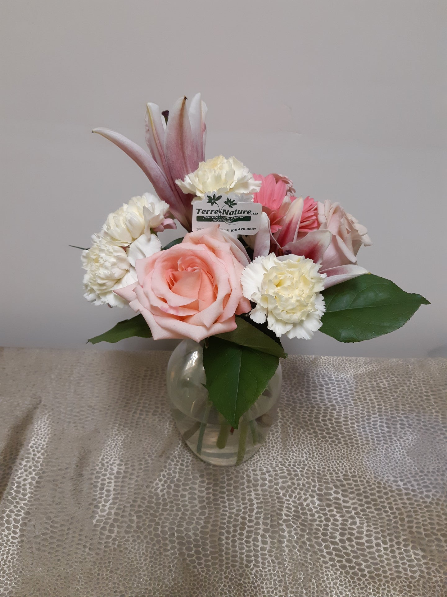 Bouquet avec Roses, Lys et Gerberas dans les tons de rose