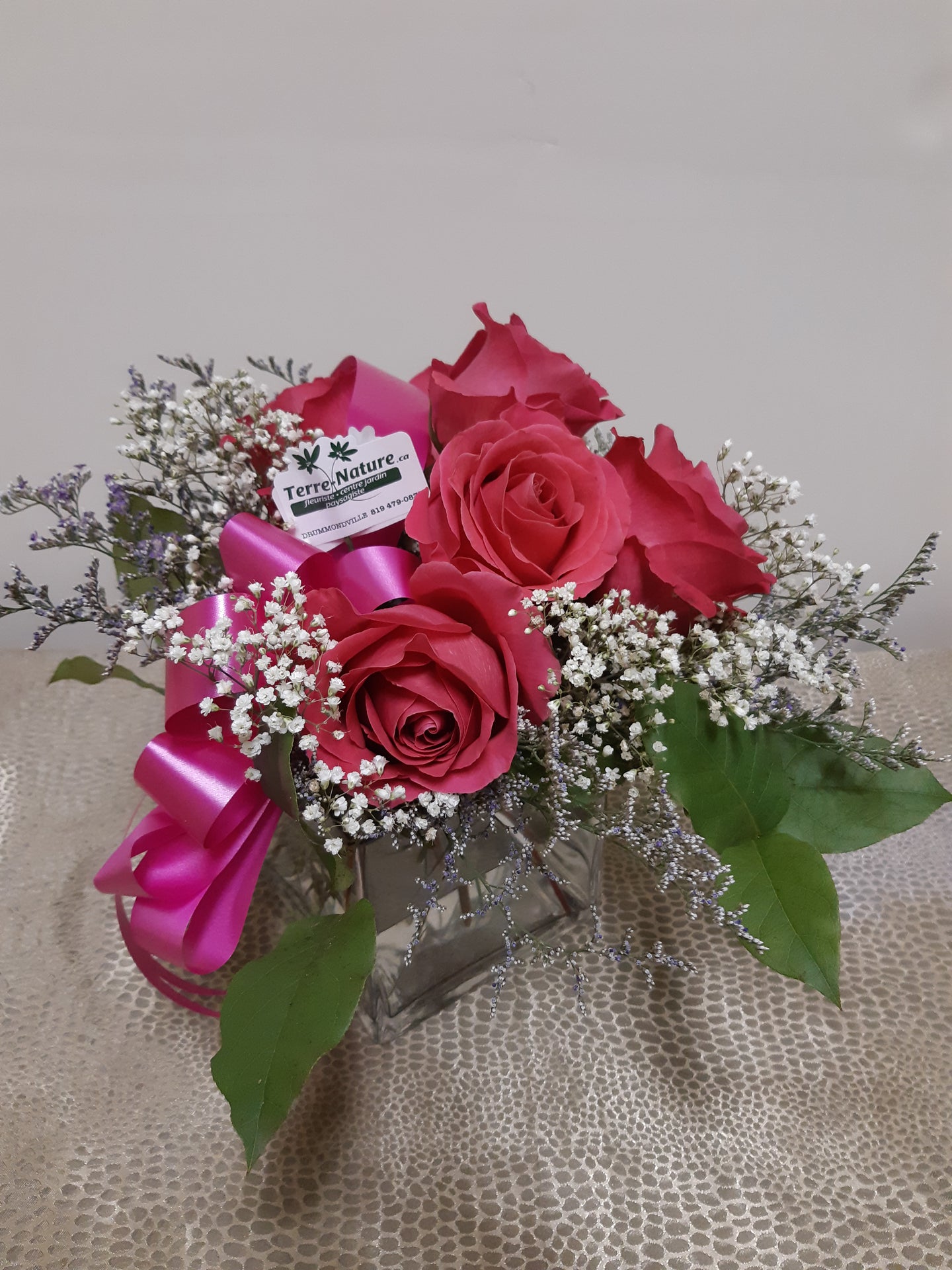 Bouquet avec Roses roses et Gypsophile