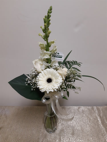 Bouquet tout en blanc avec Gerberas et Roses