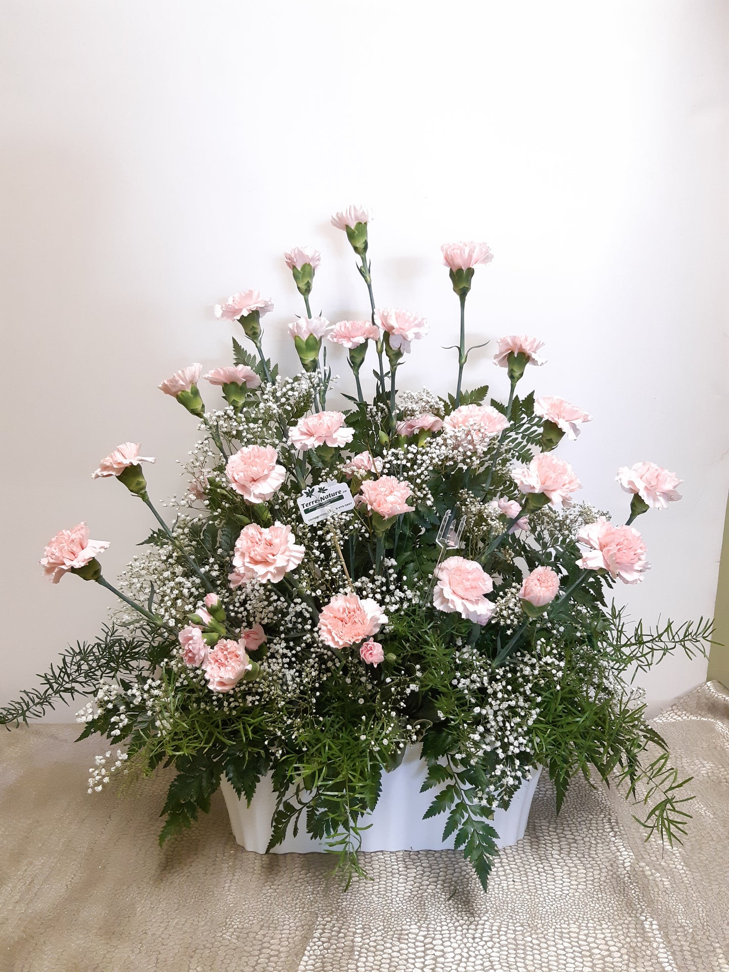 Splendide arrangement floral funéraire d'Œillets roses