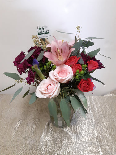 Bouquet dans les tons de rose et bourgogne