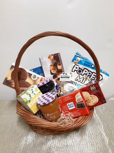 Panier Gourmand rempli de petites douceurs