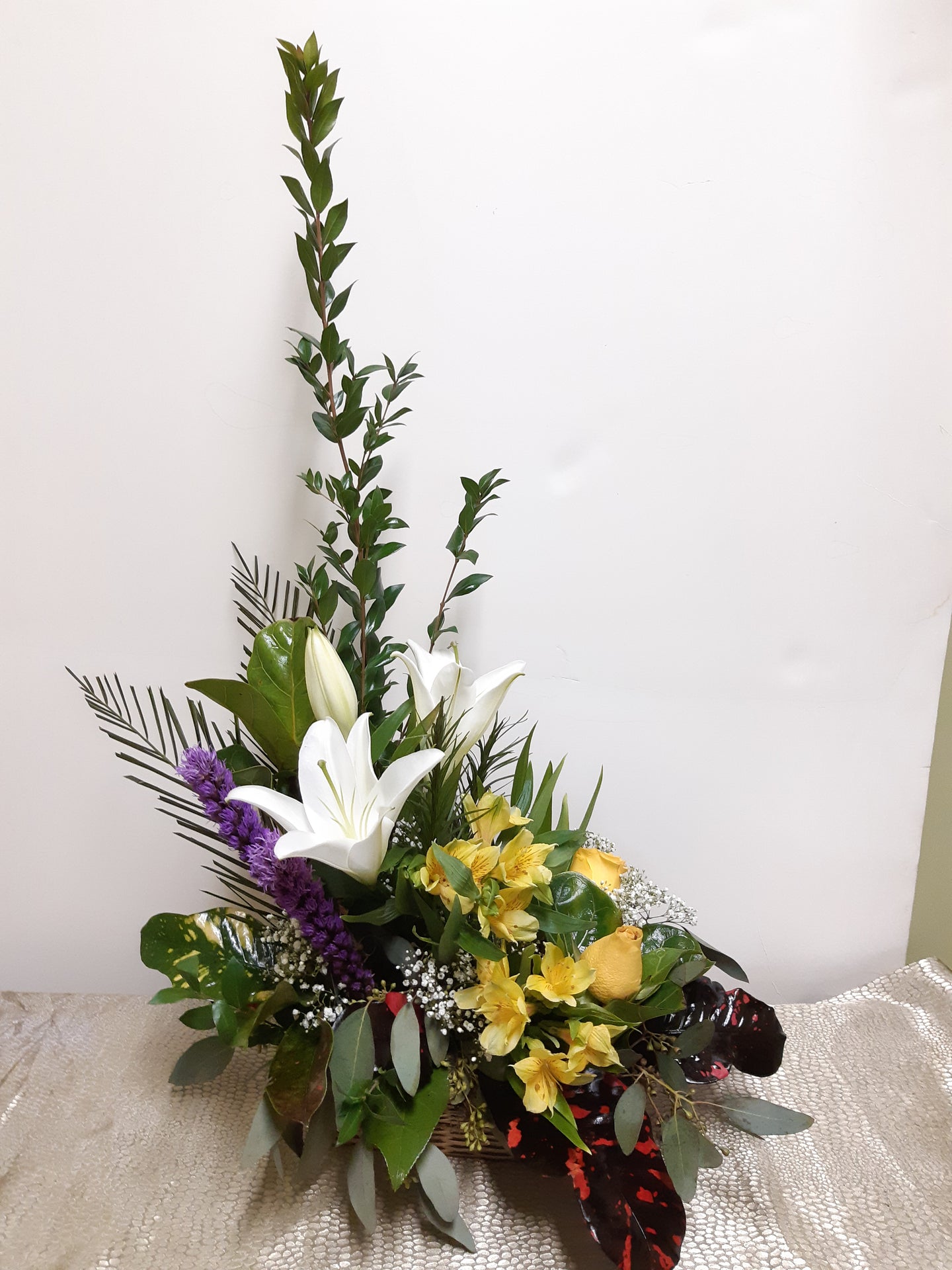 Arrangement floral funéraire original et coloré