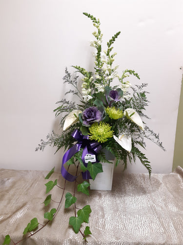 Arrangement floral funéraire avec Anthuriums et Chrysanthèmes