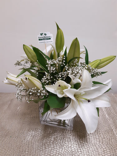 Bouquet avec Lys orientaux blancs