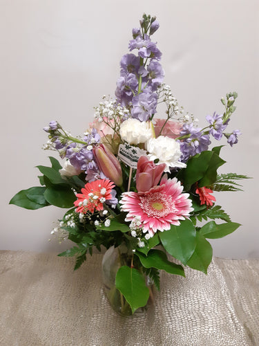 Bouquet avec Lys, Roses et Giroflés dans les tons de rose