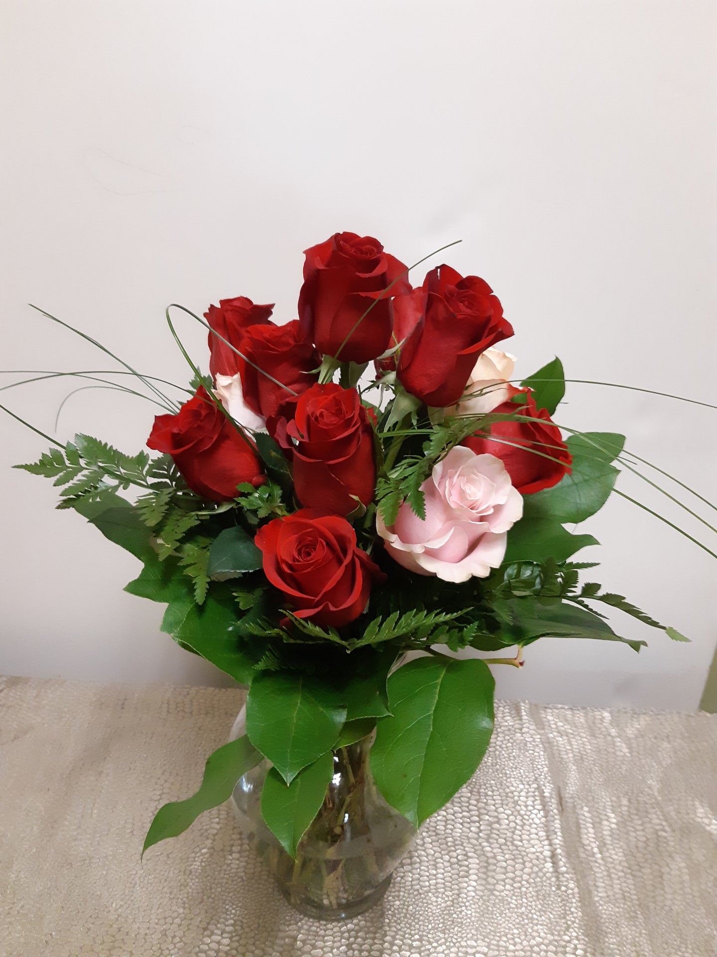 A-1206 - Douze roses rouges et roses