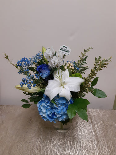 Bouquet dans les tons de blanc et bleu