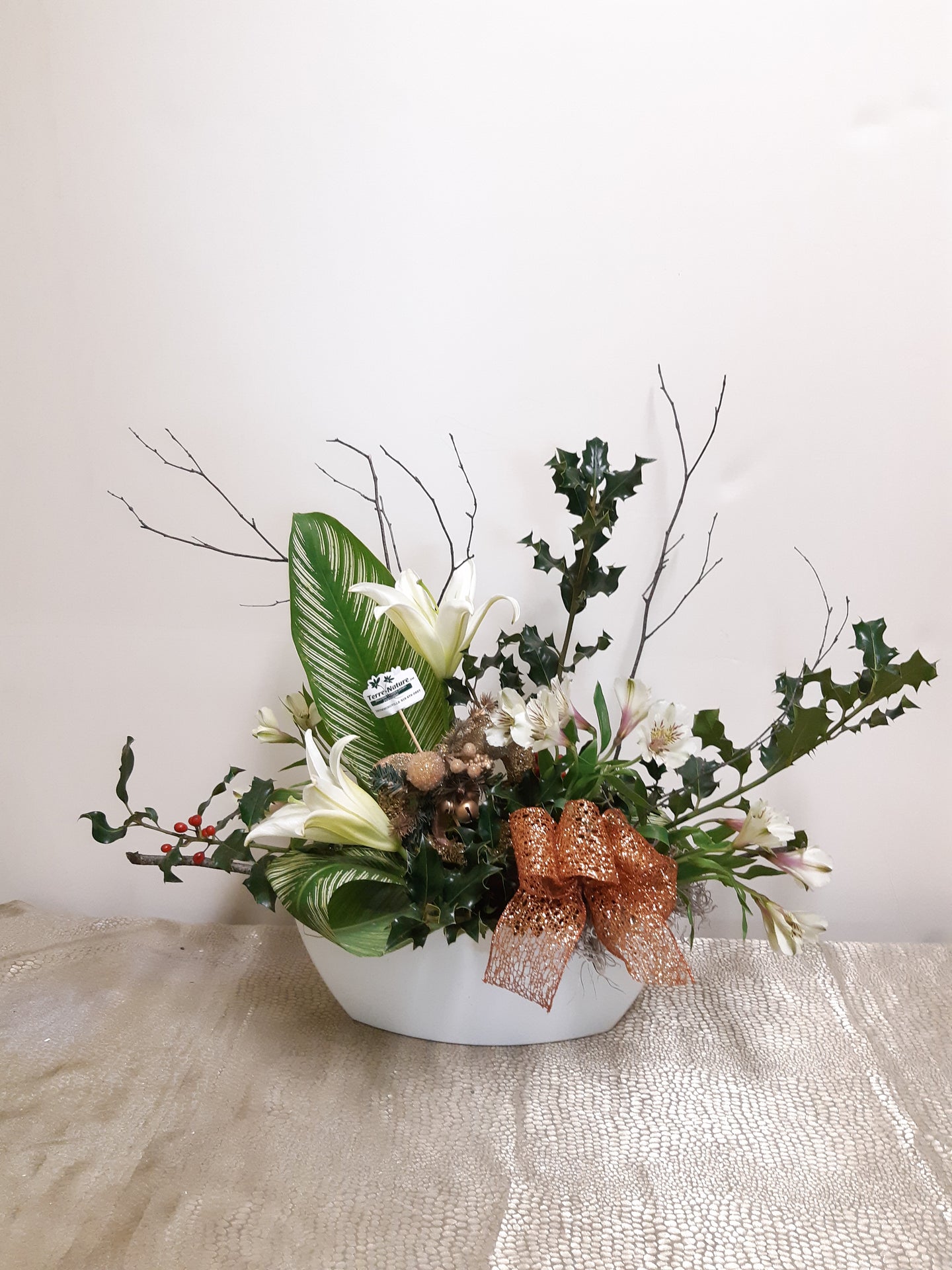 Arrangement moderne de Noël dans les tons de blanc