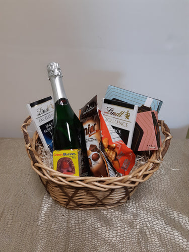 Panier gourmand avec Vin mousseux et sucreries