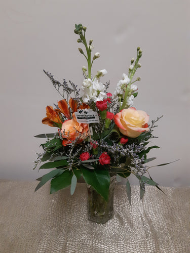 Bouquet léger et délicat aux teintes chaudes