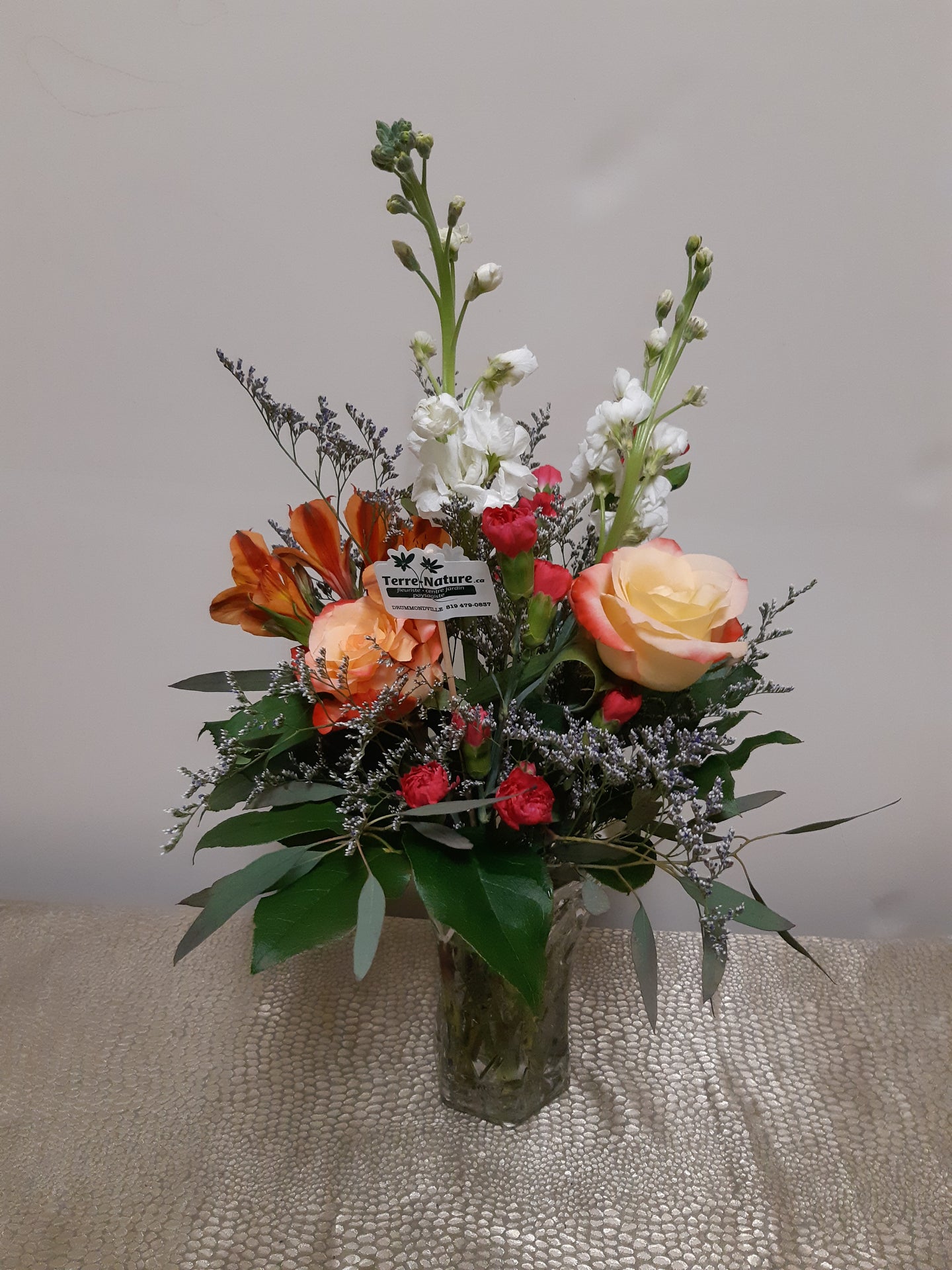 Bouquet léger et délicat aux teintes chaudes