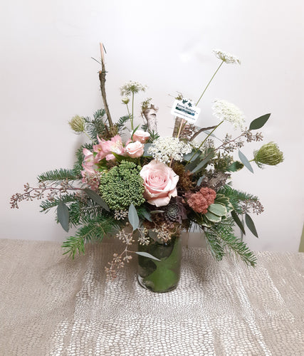 Bouquet champêtre tout en douceur avec Roses et Branches