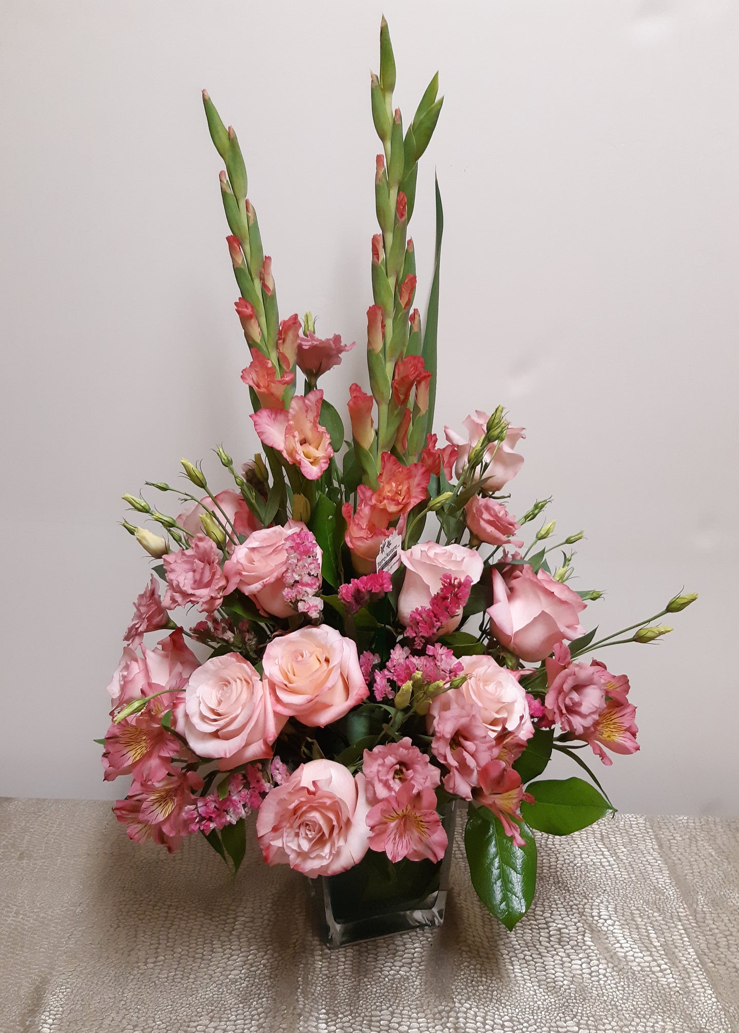 Arrangement floral funéraire tout en rose