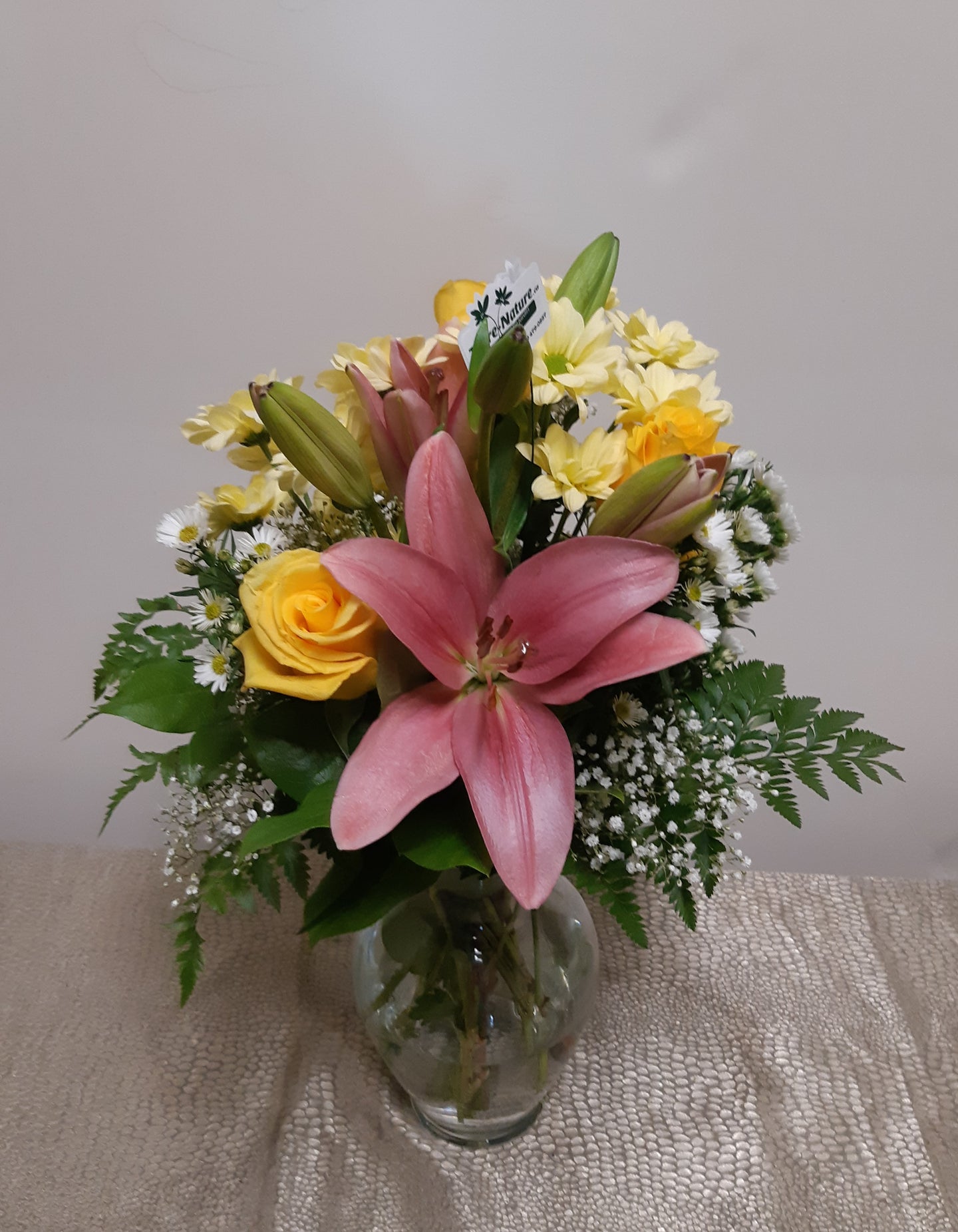 Bouquet ensoleillé dans les tons de rose et jaune