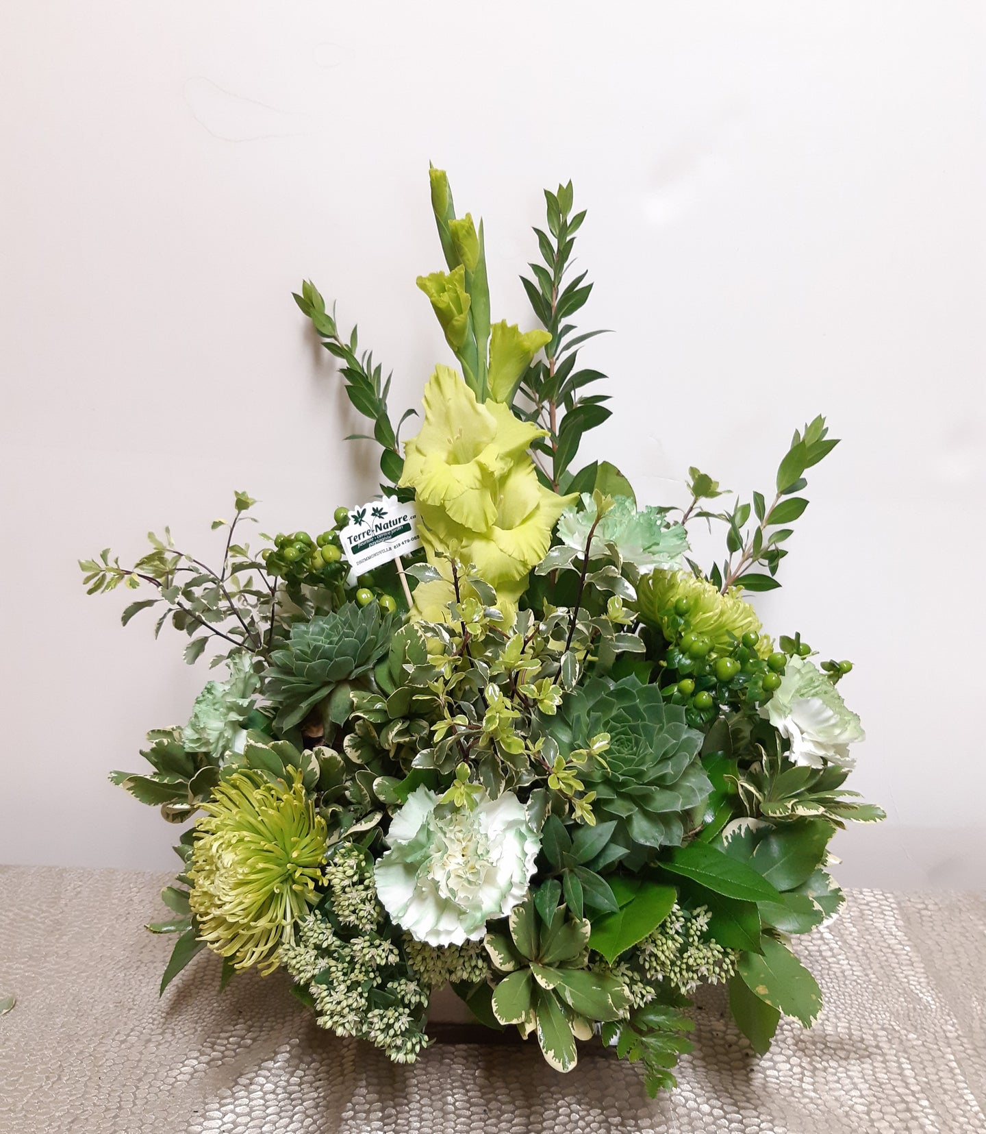 Bouquet sobre dans les tons de vert avec Chrysanthèmes