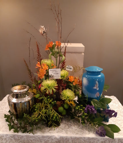 Arrangement floral pour une ou deux urnes avec
