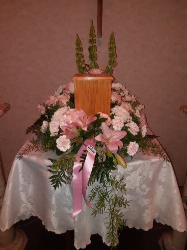 Arrangement floral pour urne avec Lys et Chrysanthèmes