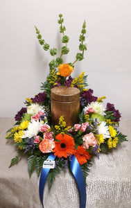 Arrangement floral pour urne avec Gerberas et Chrysanthèmes