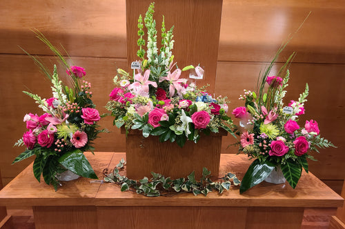 Arrangement funéraire complet dans les tons de rose