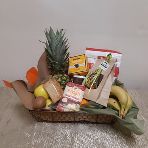 Panier gourmand avec Fruits, Chocolats, Noix, Fromages et Craquelins