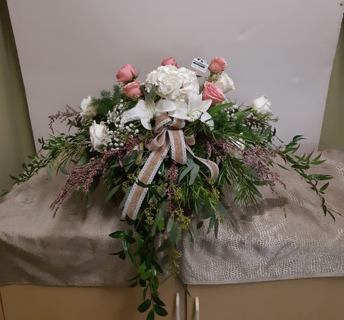 Coussin de cercueil avec Roses et Hydrangées dans les tons de blanc et rose