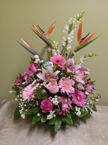 Arrangement floral funéraire tout en douceur avec Oiseaux du Paradis