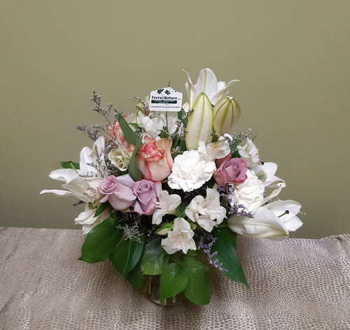 Bouquet tout en douceur dans les tons de blanc et rose