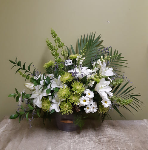 Arrangement floral funéraire élégant et sobre