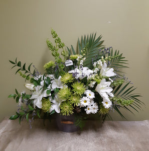 Arrangement floral funéraire élégant et sobre