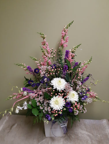 Grosse corbeille funéraire de fleurs des champs
