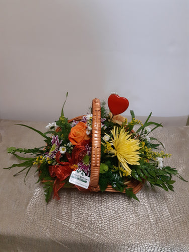 Panier floral de Saint-Valentin dans les tons d'orange et jaune